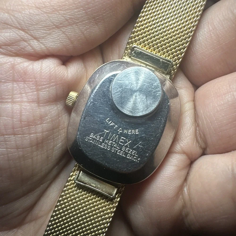 Working VTG Timex Electronic Tigers Eye Dial Cellini Style Gold Tone Watch 29mm